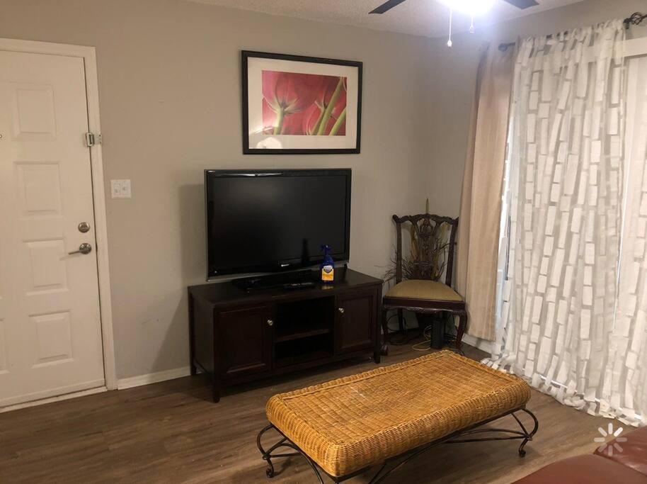 Lovely 1-Bedroom Rental Space With Free Parking Charlotte Exterior foto